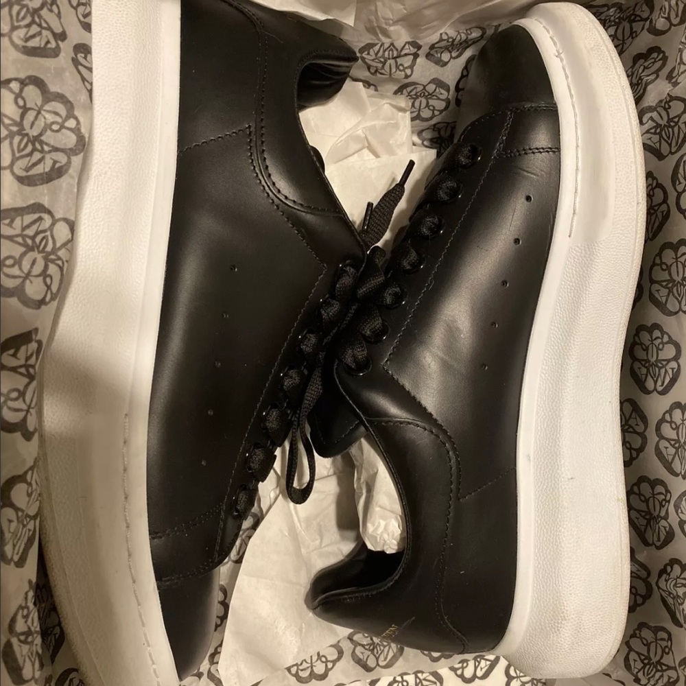 Alexander Mqueens Black and White Worn 2 Times Tap in